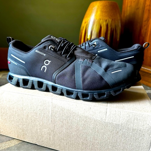 On Running Other - On Running Clouds Waterproof running shoe size 10.5